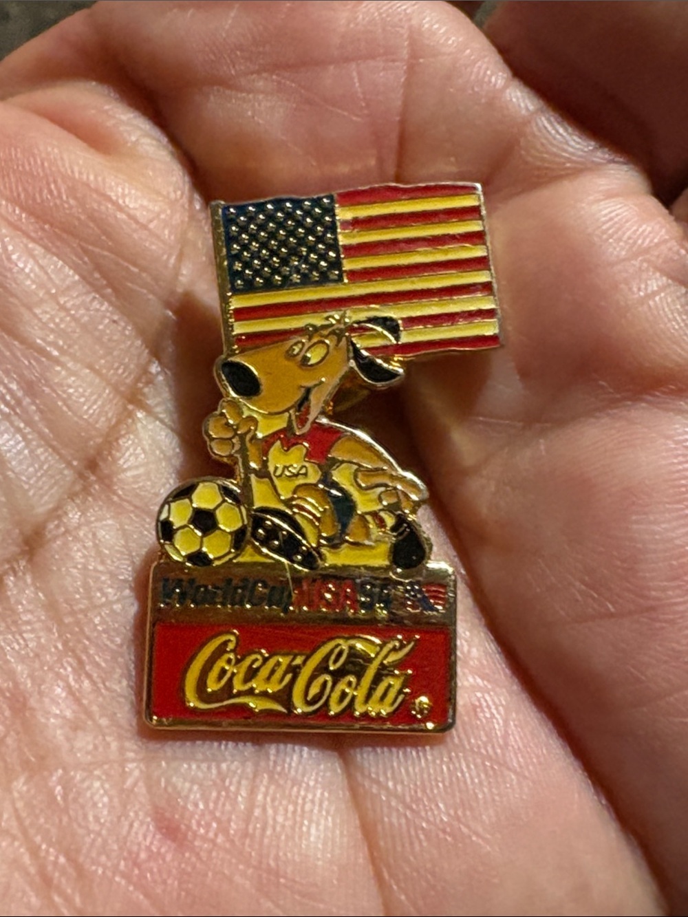VINTAGE FIFA USA WORLD CUP SOCCER 1994 MASCOT & COCA COLA COLLECTIBLE PIN